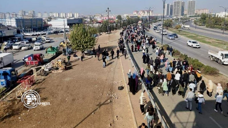 Iranpress: طلاب السليمانية العراقية يواصلون احتجاجاتهم + فيديو