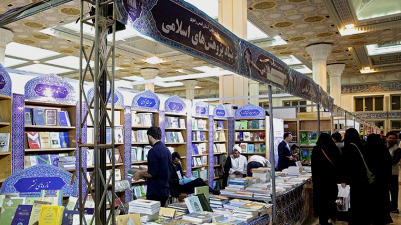 Iranpress: مشاركة واسعة للعتبة الرضوية في معرض طهران الدولي للكتاب