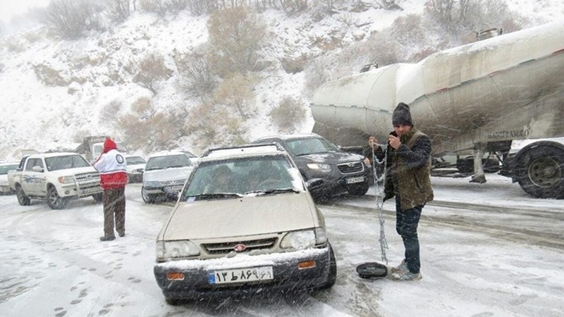 Iranpress: 17 Iranian provinces hit by floods and blizzards
