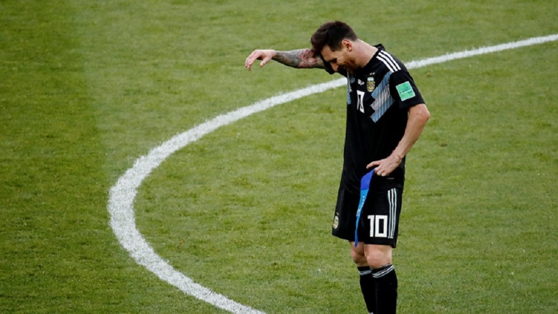 Iranpress: Twitter users hails Iceland, mocks Messi 