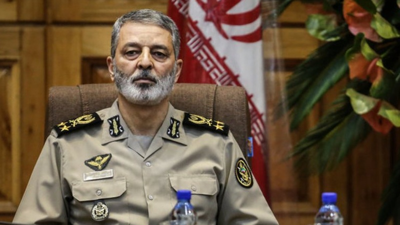 Iranpress: Leader of Islamic Revolution has mastery of defence-related issues  