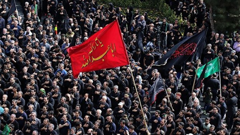 Iranpress: Iranian Muslims Mourn the Martyrdom of Imam Hussein 