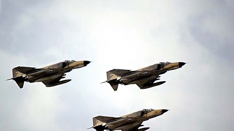 Iranpress: Iran launches military drills in Persian Gulf