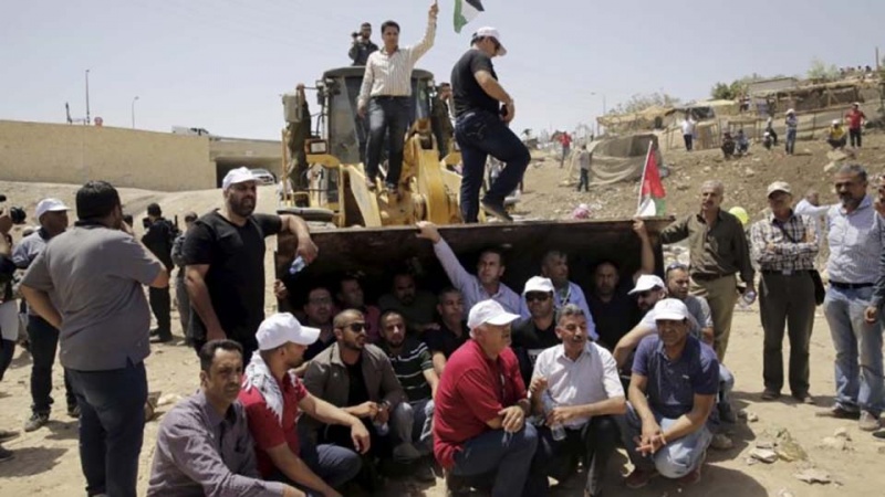 Iranpress: European Parliament warns over Khan al-Ahmar demolition 