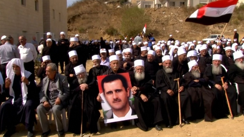 Iranpress: Dozens demonstrate their loyalty to Bashar al-Assad in occupied Golan Heights