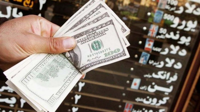 Iranpress: Senior Iranian MP: Currency market will improve; Dollar will lose some of its value 