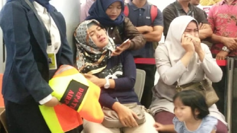 Iranpress: Indonesia: Passenger flight carrying 189 people crashes into sea 