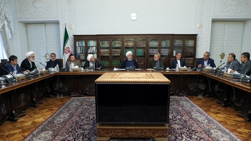 Iranpress: Iran offers policies for combatting hoarding and supplying of goods