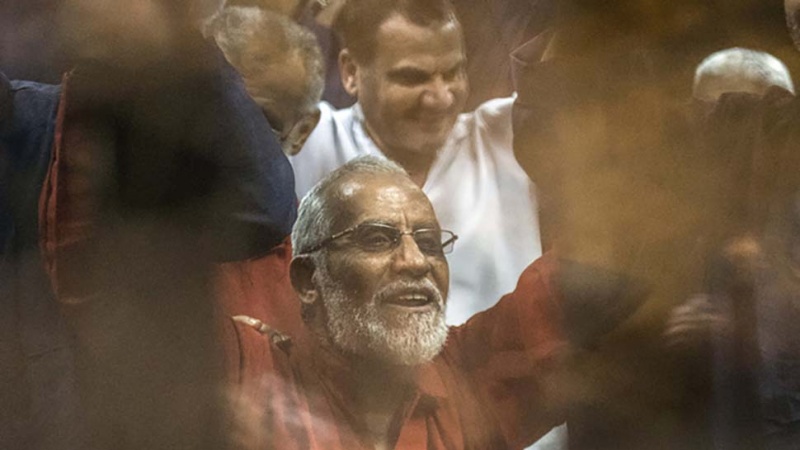 Iranpress: Egyptian court orders retrial of Muslim Brotherhood leader 