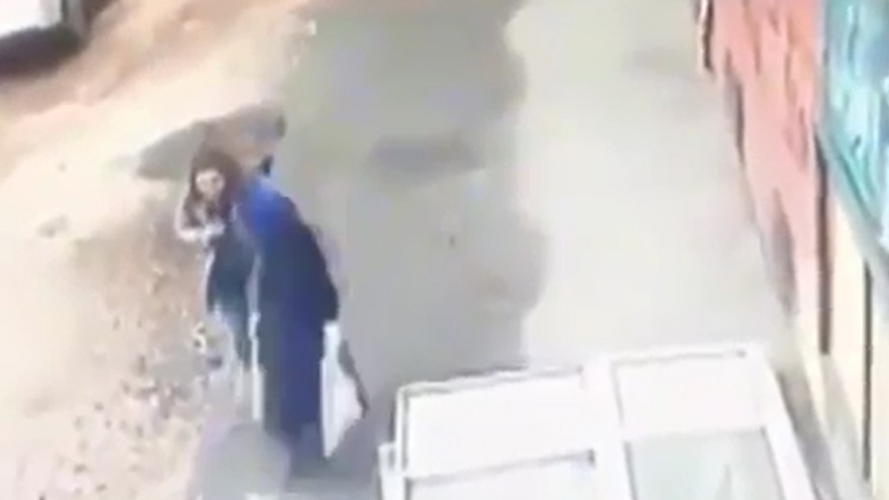 Iranpress: Sinkhole swallows two Turkish women 