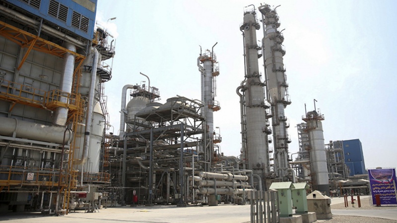 Iranpress: Iran smashes major network disrupting Petrochemical Market 