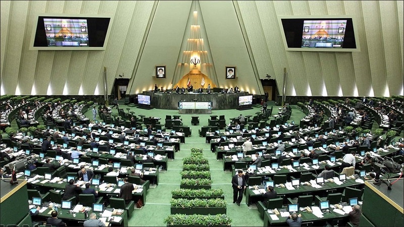Iranpress: Iranian MPs approve allocating 1 percent of bank revenues to educational justice