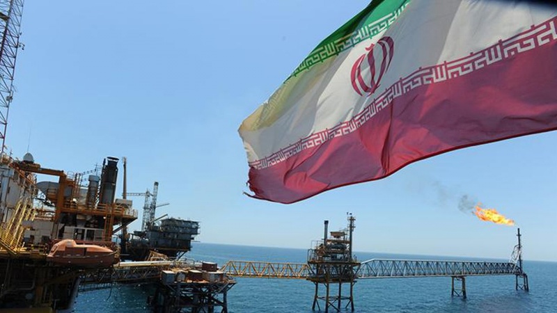 Iranpress: Iran will reduce its dependency on oil revenues: Petroleum Minister, Zangeneh