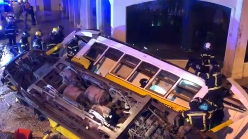 Iranpress: Lisbon tram crash: 28 injured after carriage derails