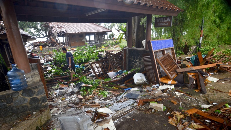 Iranpress:  Indonesia tsunami death toll climbs above 281