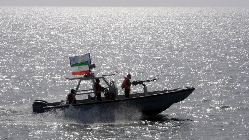 Iranpress: Iranian ships shadowed US aircraft carrier in Persian Gulf 
