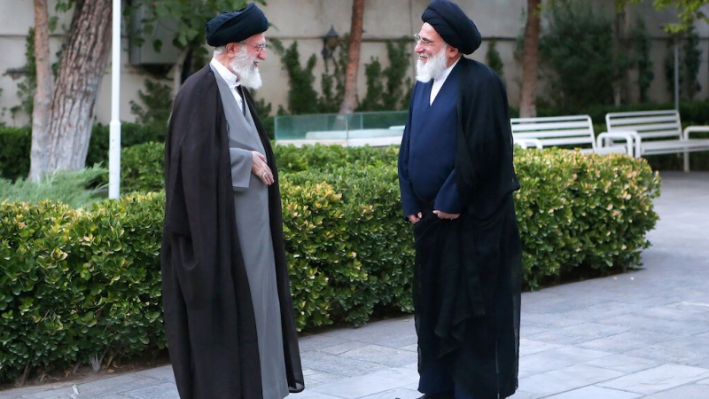 Iranpress: Leader issues message of condolence on passing away of Ayatollah Hashemi Shahroudi