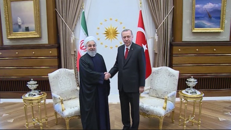 Iranpress: Iran and Turkey; Economic cooperation with localization of the security