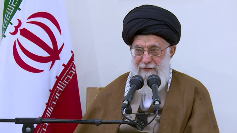 Iranpress: Leader: Sacred defense era will never end