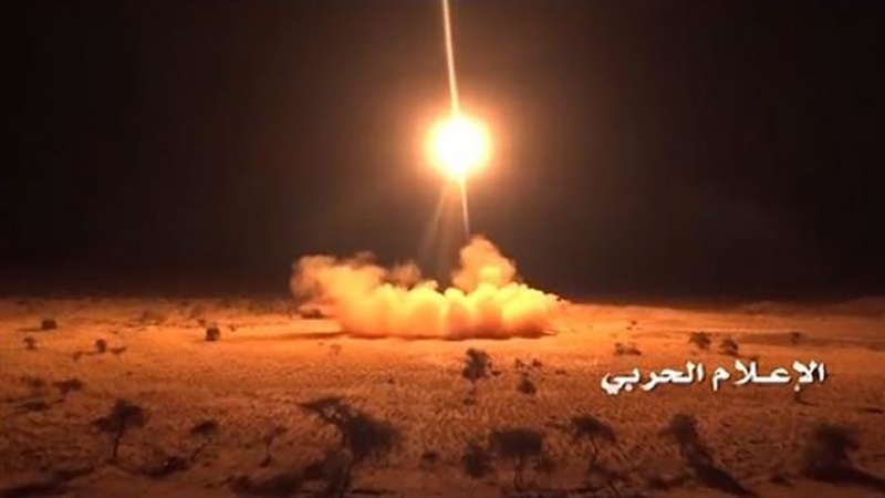 Iranpress: Yemeni army hits Saudi military base in Najran