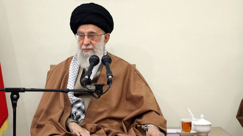 Iranpress: Leader calls for effective presence on cyberspace