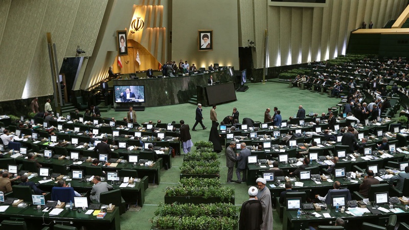 Iranpress: Majlis open session convened on Tuesday