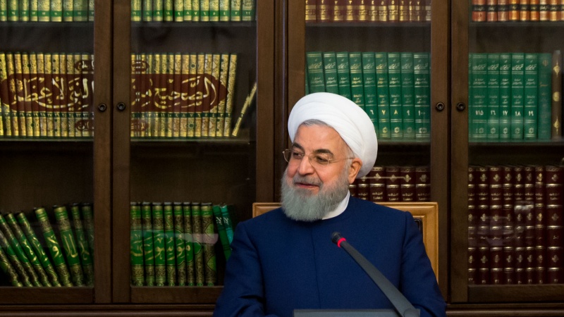 Iranpress: Rouhani: Implementation of economic agreements with neighbours must accelerate 