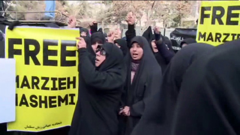 Iranpress: Iranian  activists protest against detention of Press TV