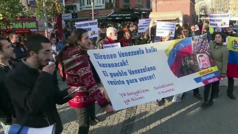 Iranpress: Turkish students rally to support Venezuela