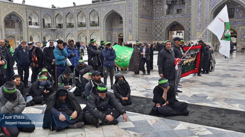 Iranpress: Photo: Iraqi caravan reached to holy shrine of Imam Reza