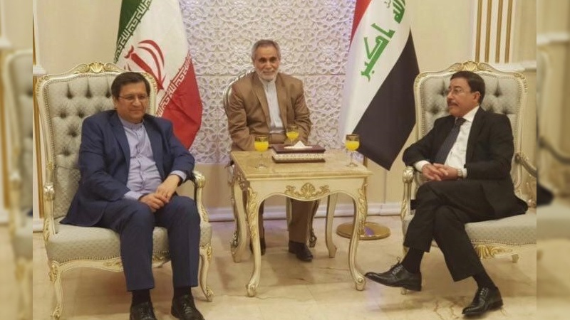 Iranpress: Governor of CBI discusses banking relations in Baghdad