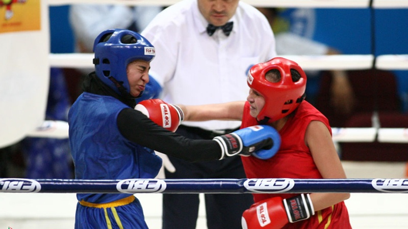 Iranpress: Female boxers permitted to wear sport hijab