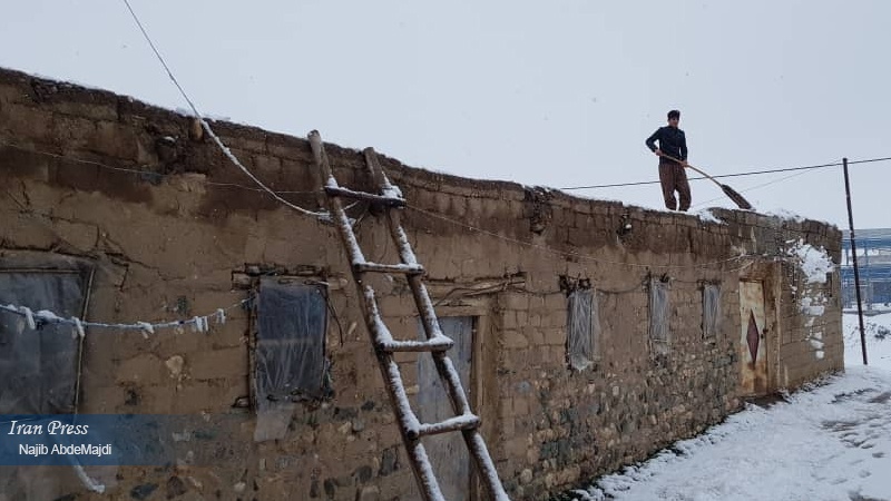 Iranpress: Photo: Heavy snowfall in West Azerbaijan province