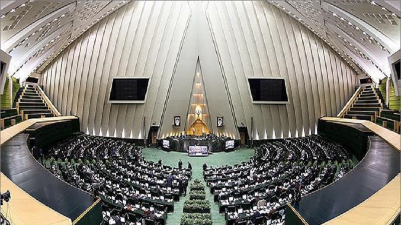 Iranpress: Larijani chairs the open session of Majlis on Sunday