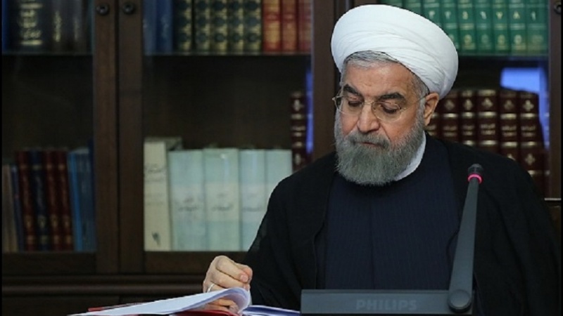 Iranpress: Iranian President presents next fiscal year budget bill 