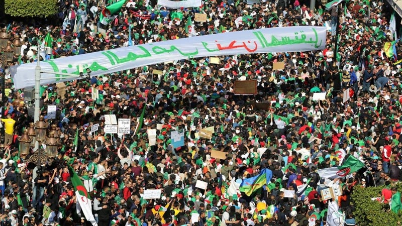 Iranpress: Million protesters march against Algeria’s Bouteflika