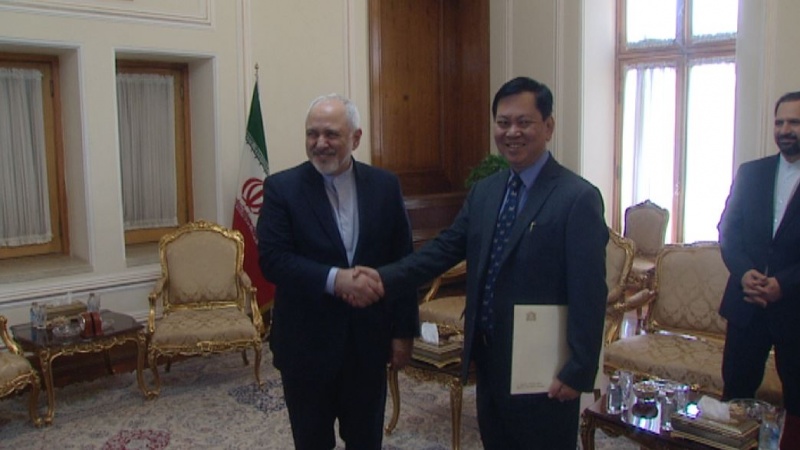 Iranpress: Zarif receives the credentials of several new ambassadors to Tehran