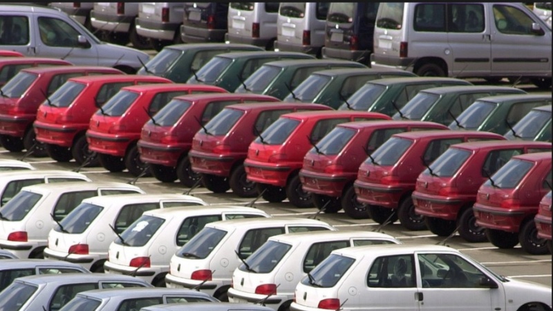 Iranpress: European auto industry hit by slower sales, Iran withdrawals
