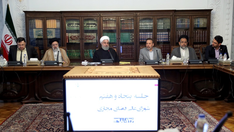Iranpress: Rouhani stresses importance of communication, cyber technologies