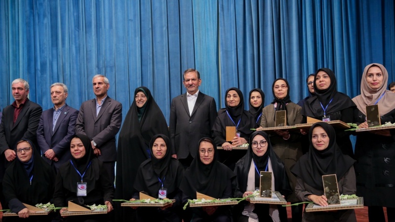Iranpress: The National Women in Science Festival held in Tehran