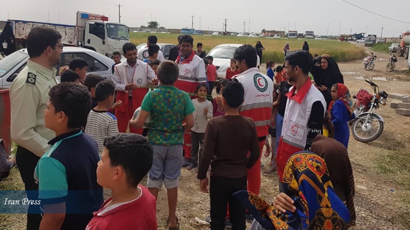Iranpress: Relief operations under way in Khuzestan to help flood victims 