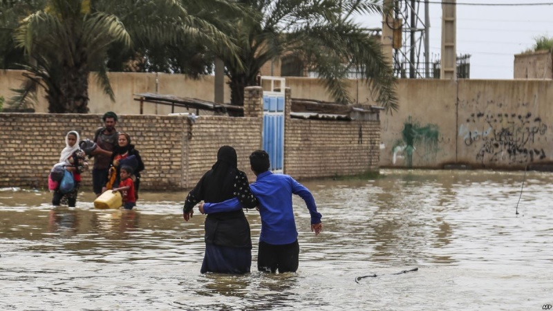 Iranpress: Blocking aid to flood-hit people, an unprecedented crime: Iran