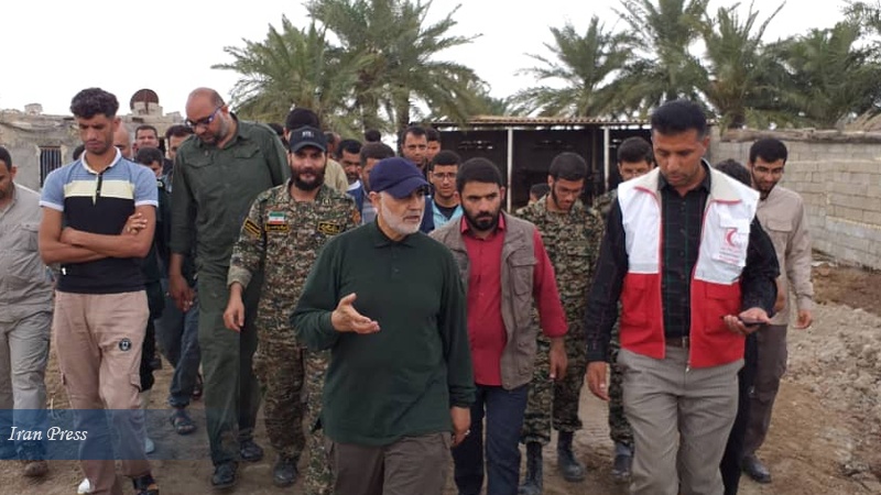 Iranpress: General Soleimani second visit to flood-hit Khuzestan province