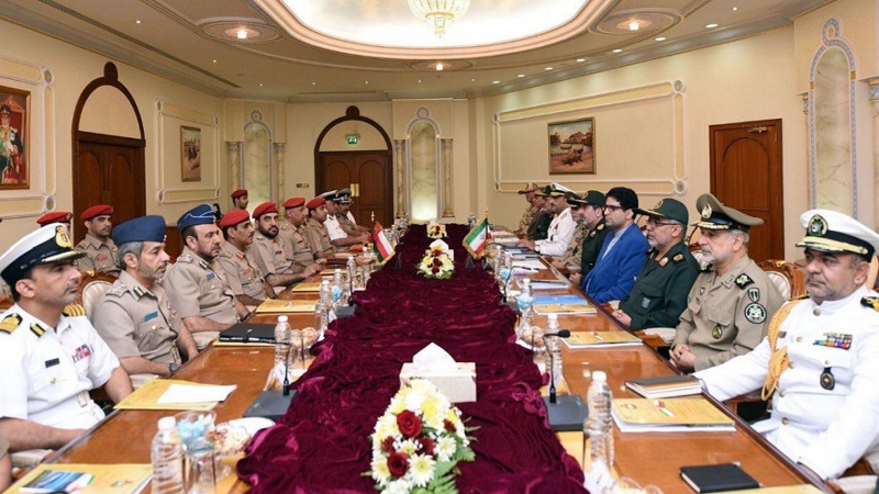 Iranpress: Iran, Oman discuss future military cooperation