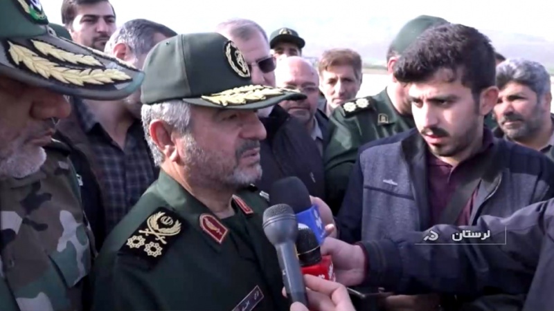 Iranpress: IRGC top commander visits flood-hit Lorestan 