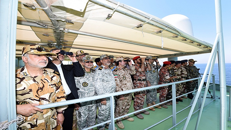 Iranpress: Iran, Oman joint military exercises 