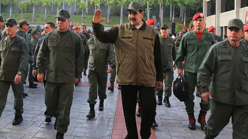 Iranpress: Venezuelan army holds rally in support of Maduro