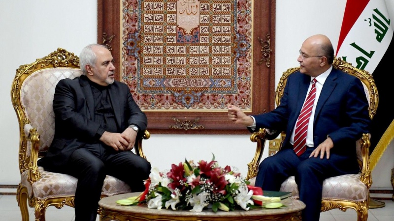 Iranpress: Iraqi President stresses on expanding ties with Iran 