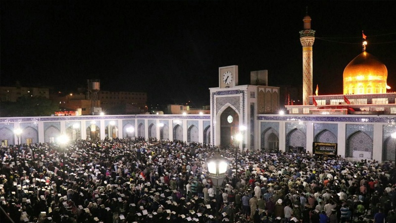 Iranpress: Mourning ceremony for Imam Ali (PBUH) at his daughter holy shrine