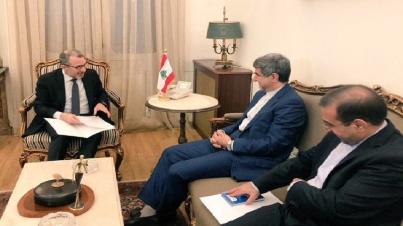 Iranpress: Zarif calls for Lebanon coordination against US unilateral actions